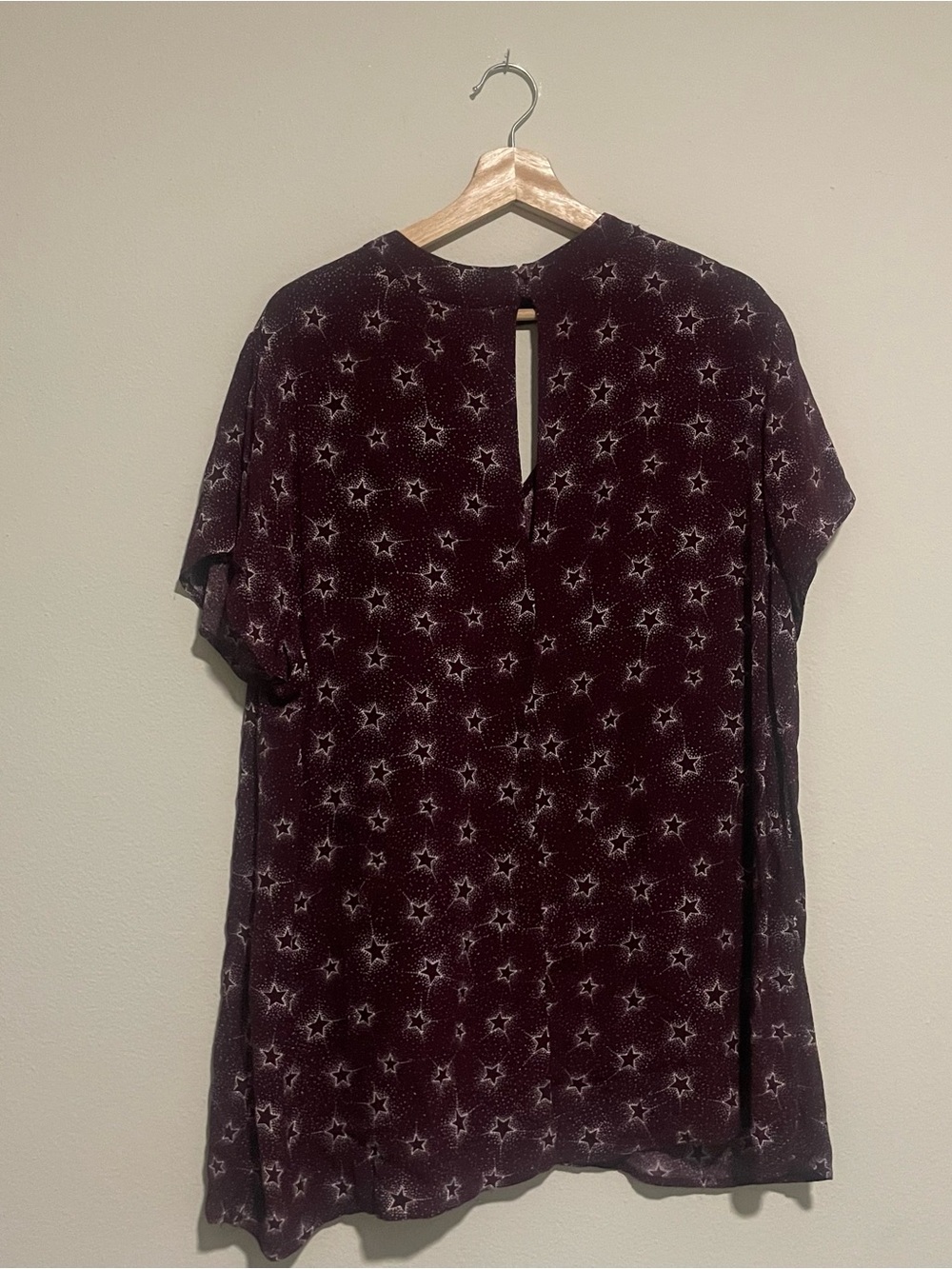 Torrid Maroon Rayon Novelty Celestial Stars Cut Out Choker Blouse, Size 2x - Picture 5 of 5